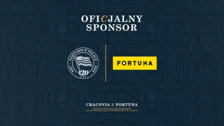 Herb Cracovii i logo Fortuny na grafice ogłaszającej oficjalnego sponsora klubu