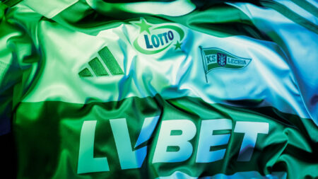Koszulka Lechii Gdańsk z logotypem LV BET