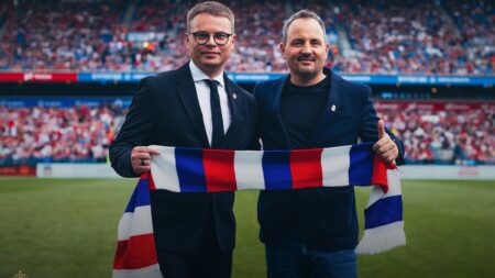 Łukasz Seweryniak i Jarosław Królewski po ogłoszeniu strategicznego partnerstwa Superbet z Wisłą Kraków